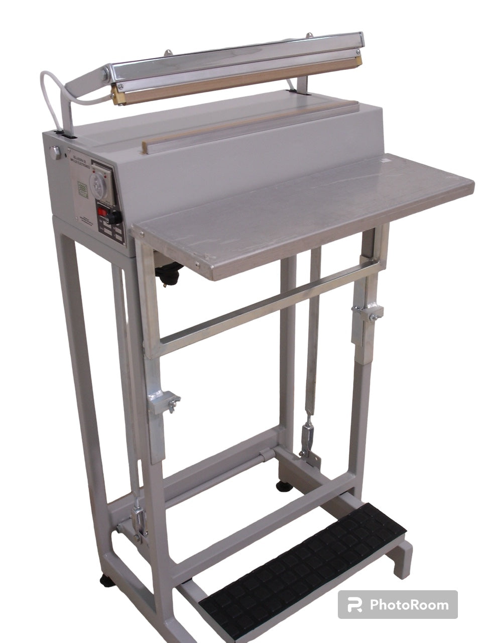 Selladora de impulso electrónico de pedal, 5.5 mm x 38 cm, horizontal, color beige. Marca THOR Imagen secundaria del producto